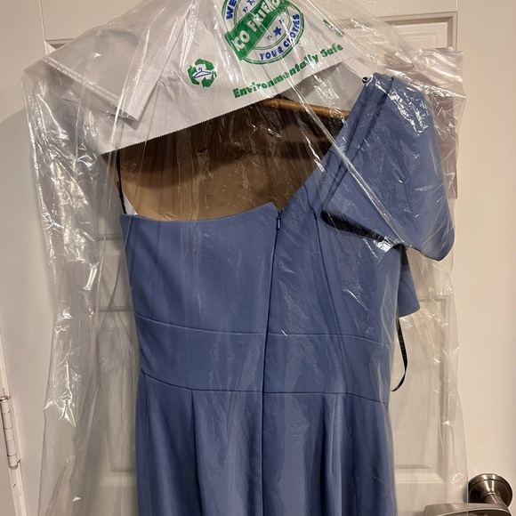 After Six Bow One-Shoulder Trumpet gown - Size 4 - Picture 4 of 6